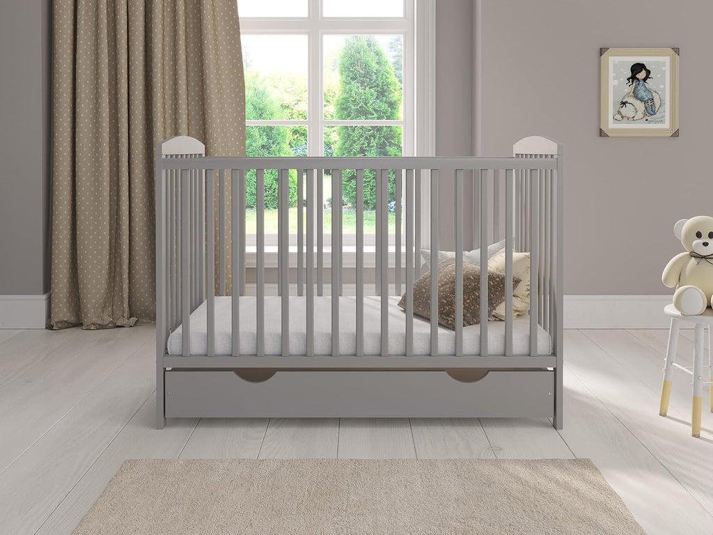 Love For Sleep Babybett 120x60 cm mit Matratze & Schublade, höhenverstellbares Kinderbett aus Kiefernholz, Grau
