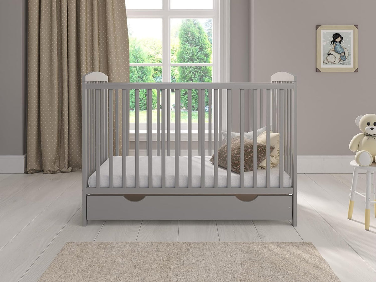 Love For Sleep Babybett 120x60 cm mit Matratze & Schublade, höhenverstellbares Kinderbett aus Kiefernholz, Grau
